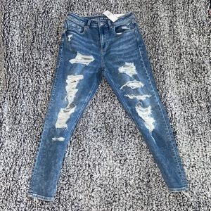 brand new American eagle mom jeans.